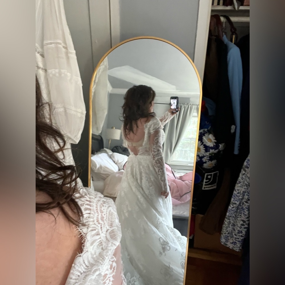 Calle Blanche Raven Lace Wedding Dress - Picture 8 of 8